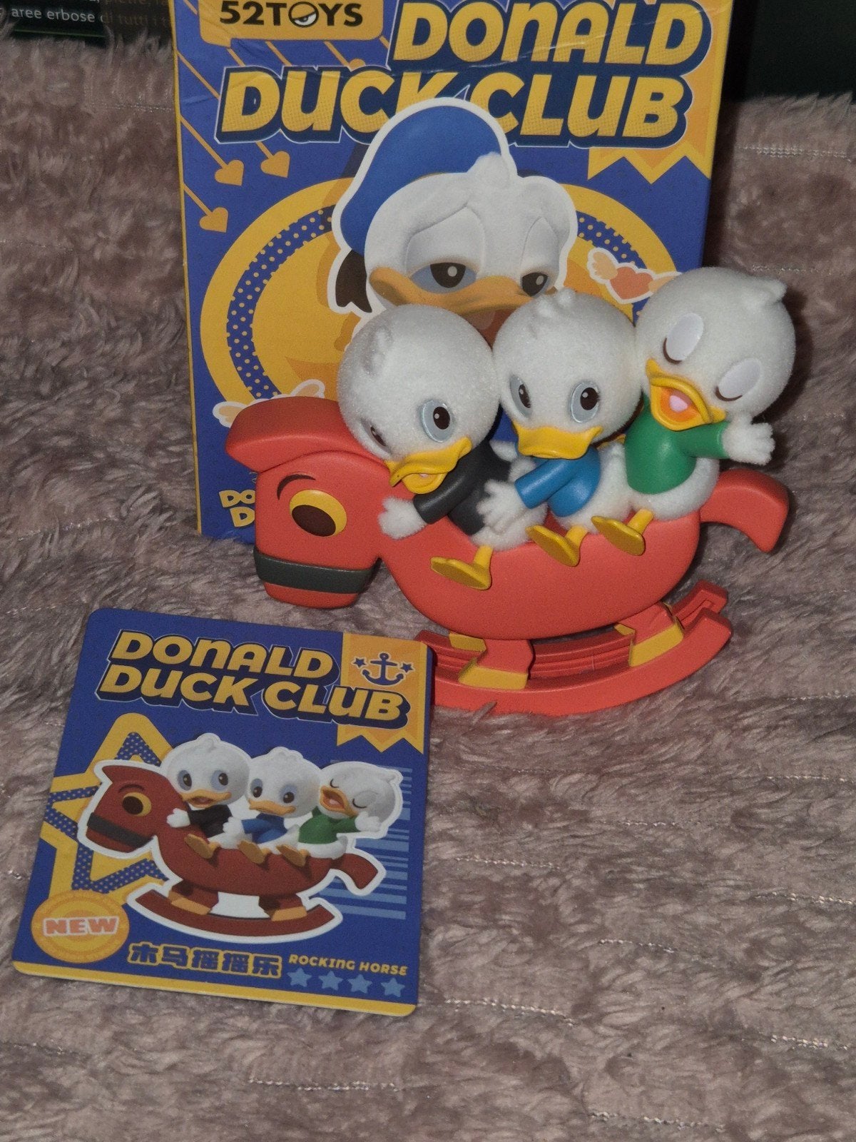 52TOYS Disney Donald Duck Club Fig - Rocking Horse neefjes, Ophalen of Verzenden, Donald Duck, Zo goed als nieuw, Beeldje of Figuurtje