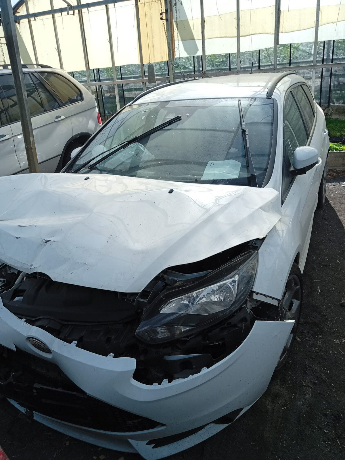 Schade auto: Ford Focus 2.0 Ecoboost 184KW Wagon 2012 Wit, Auto's, 4 cilinders, Leder en Stof, Wit, 14 km/l