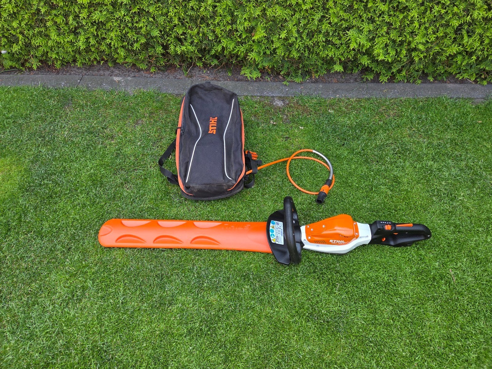 Zeer nette stihl hsa 130 t professionele heggenschaar, Tuin en Terras, Ophalen, Zo goed als nieuw, Accu
