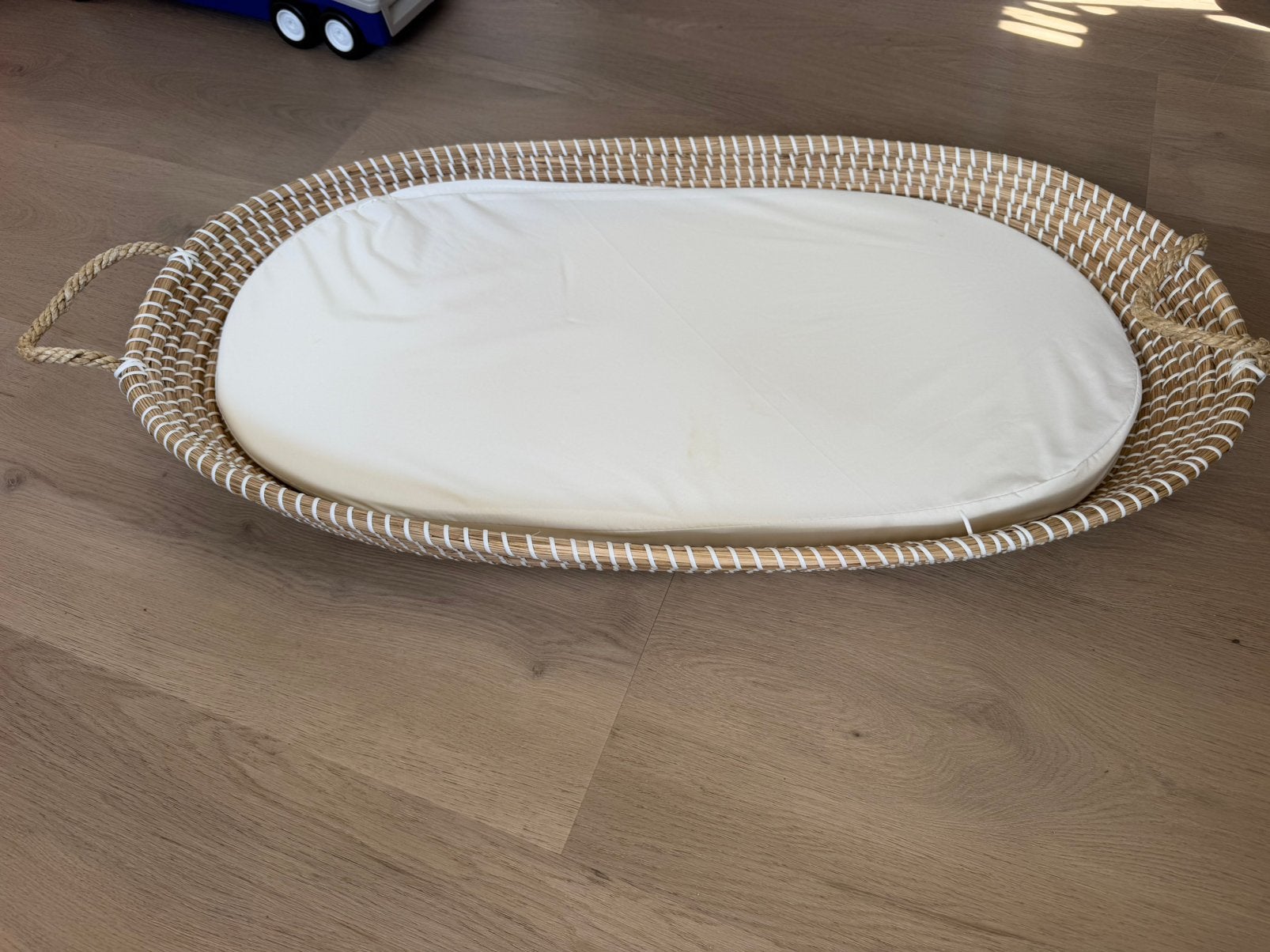 Rotan Verschoon mandje + matrasjs, Ophalen, Zo goed als nieuw