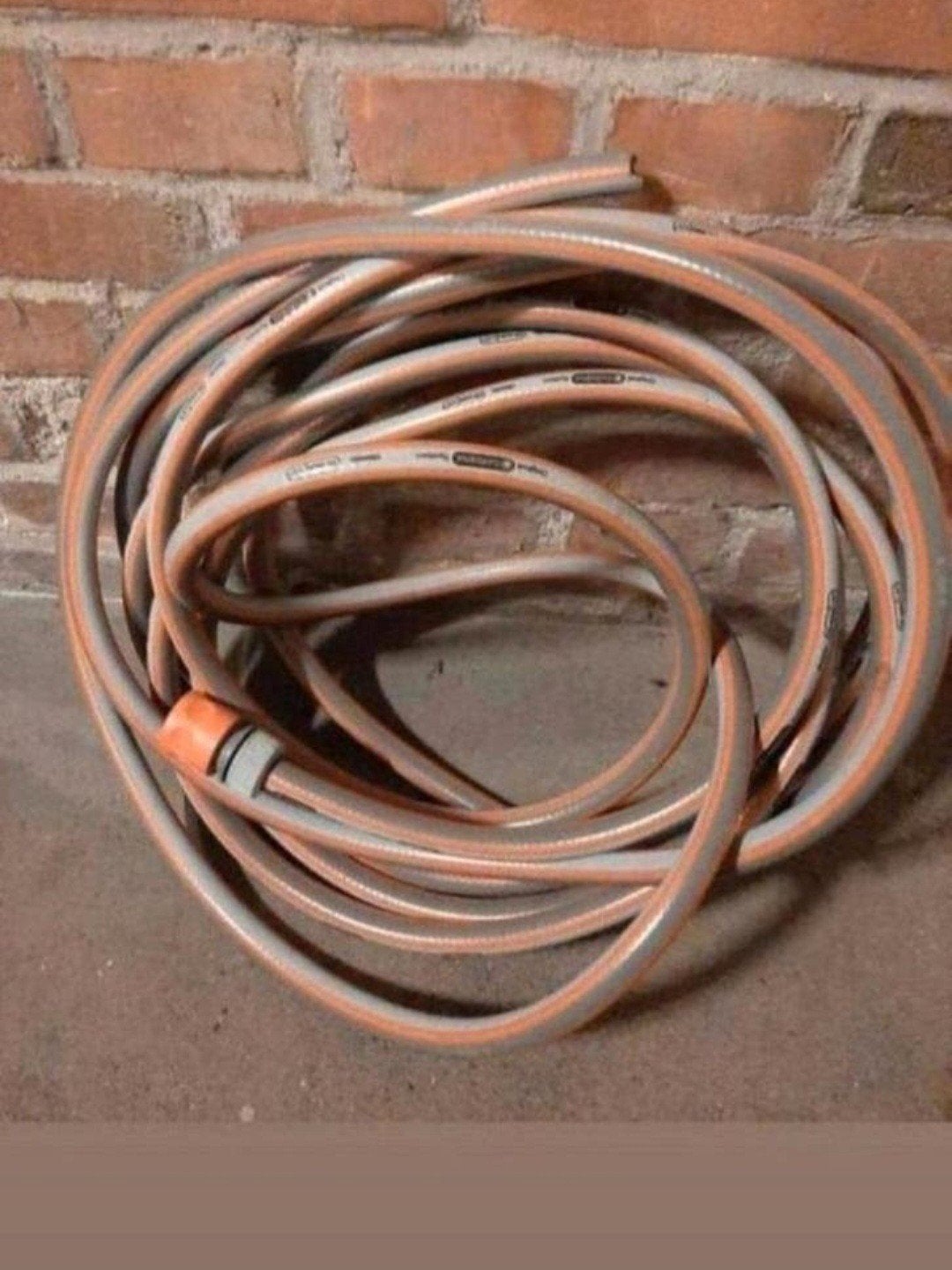 Te koop, Gardena merk tuinslang 8 meter met mond top., Ophalen, Tuinslang