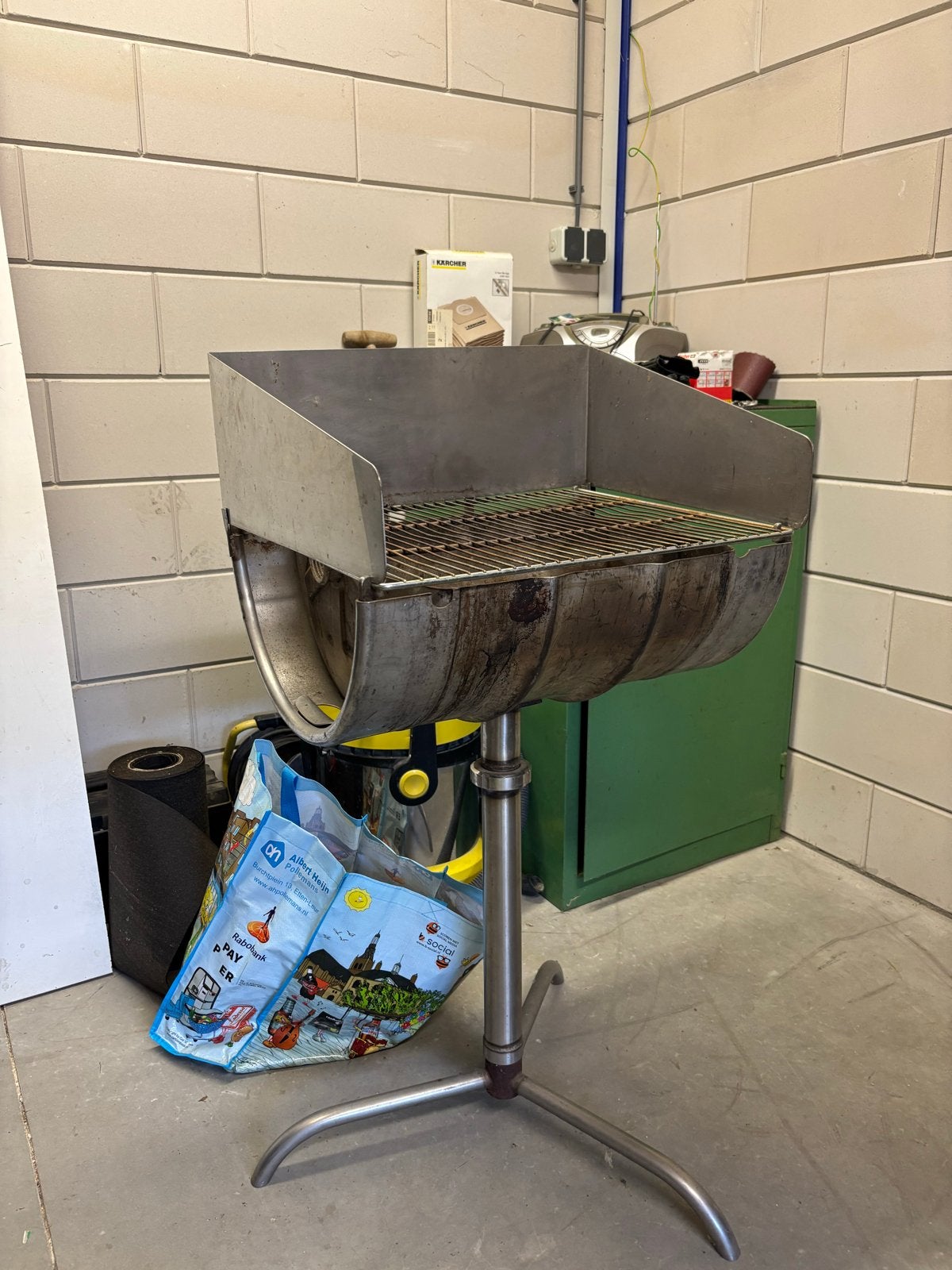 Gebruikte RVS BBQ / Grill op standaard, Ophalen, Gebruikt