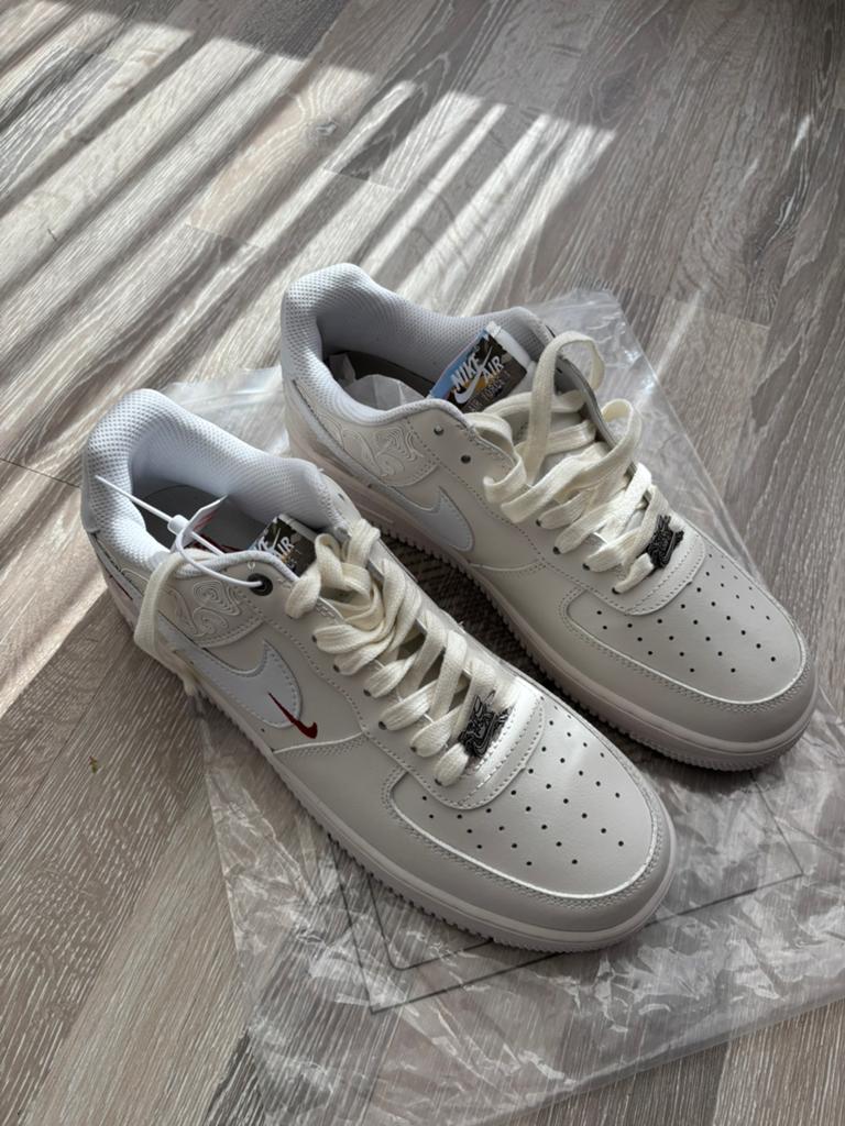 Nike Air Force 1 Low 'Year of the Dragon' sneakers. Maat 45., Ophalen of Verzenden, Nieuw