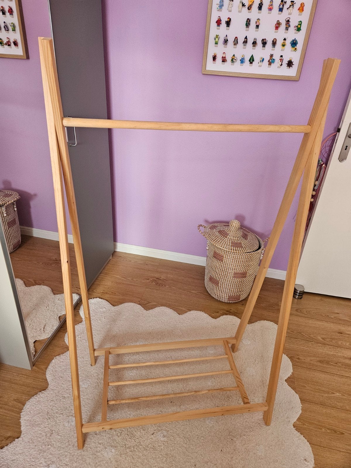 kledingrek kinderen, verkleedkleding. Open van hout, Ophalen, Zo goed als nieuw