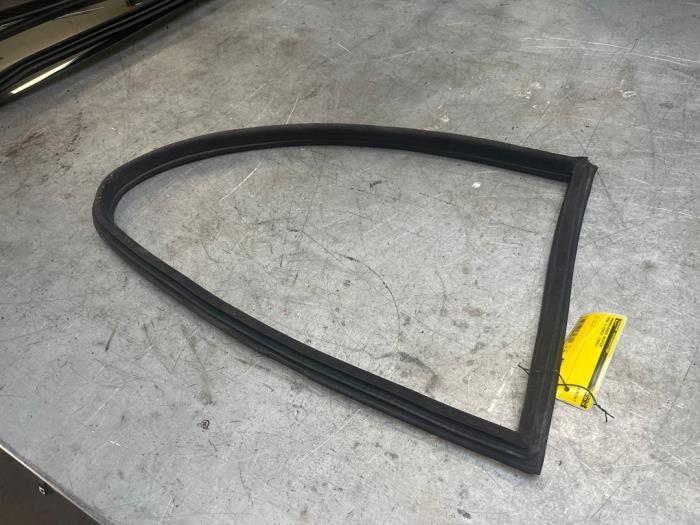 Raamrubber Achter van een BMW 3-Serie, Gebruikt, -, -, Ophalen of Verzenden