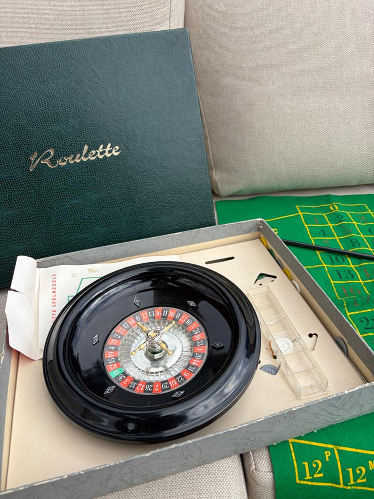 Vintage Roulette Spel - Compleet met Mat en Wiel, Drie of vier spelers, Ophalen of Verzenden, Gebruikt