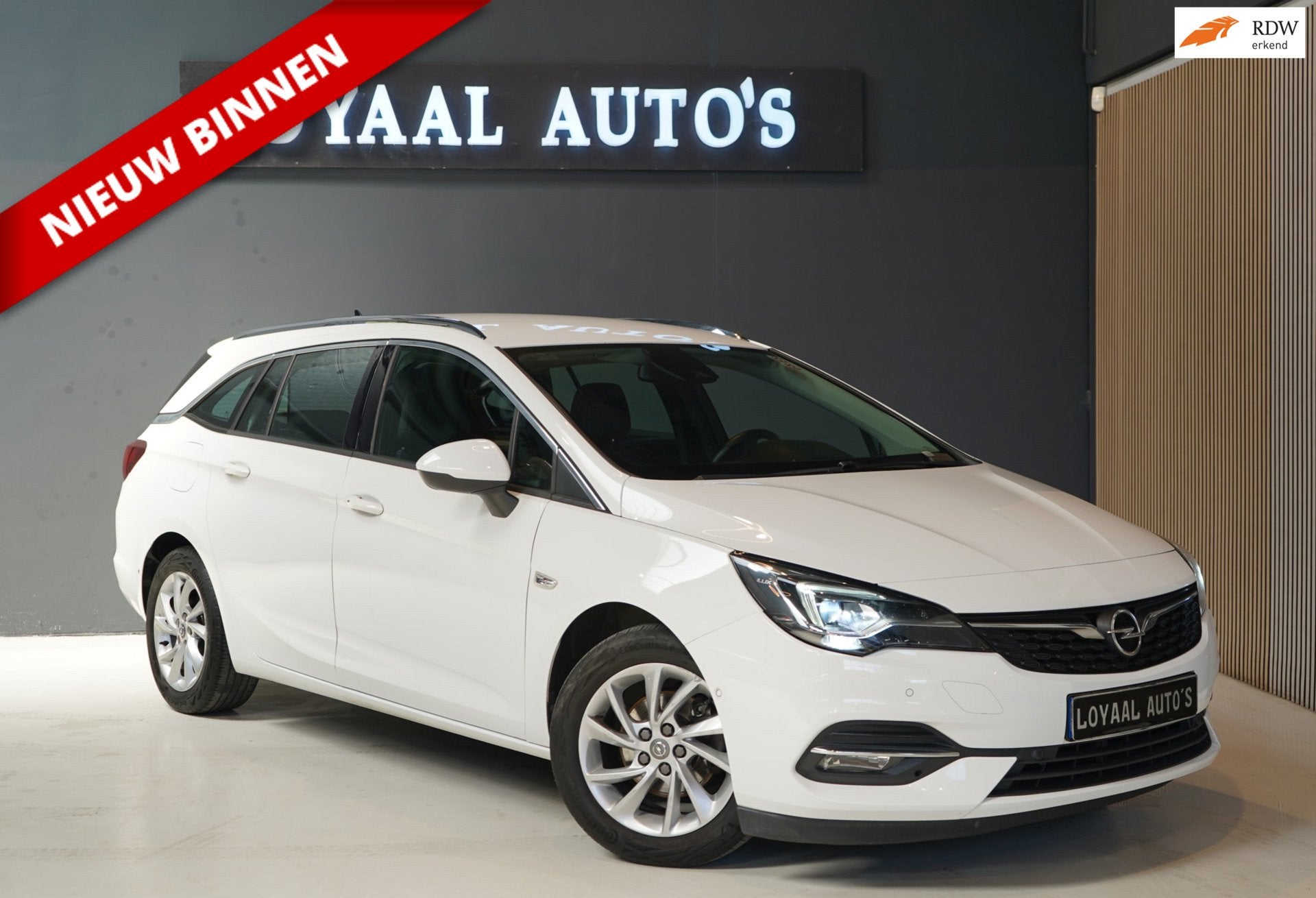 Opel Astra Sports Tourer 1.2 Elegance | BI-XENON | NAVI | AI, Voorwielaandrijving, Euro 6, Wit, Handgeschakeld
