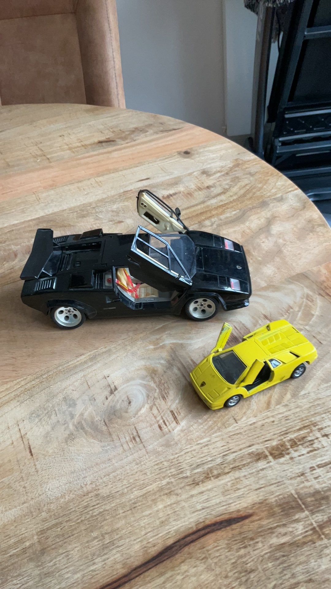Twee verschillende Lamborghini modelauto’s, Hobby en Vrije tijd, Ophalen, Zo goed als nieuw, Overige merken