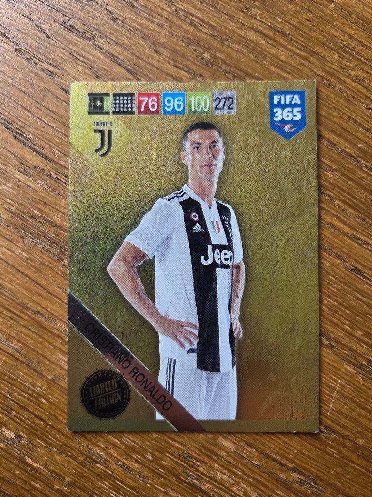 Cristiano Ronaldo Juventus Limited Edition Panini 2018-2019, Ophalen of Verzenden, Zo goed als nieuw, Losse kaart, Foil