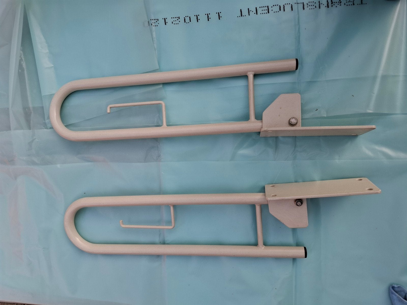 INVALIDE TER ONDERSTEUNING 1 SET TOILET EN 1 SET BADKAMER, Ophalen