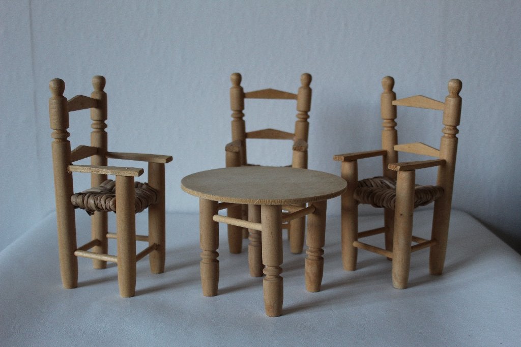 Miniatuur houten tafel en stoelen - poppenmeubels, Ophalen of Verzenden, Gebruikt, Poppenhuis