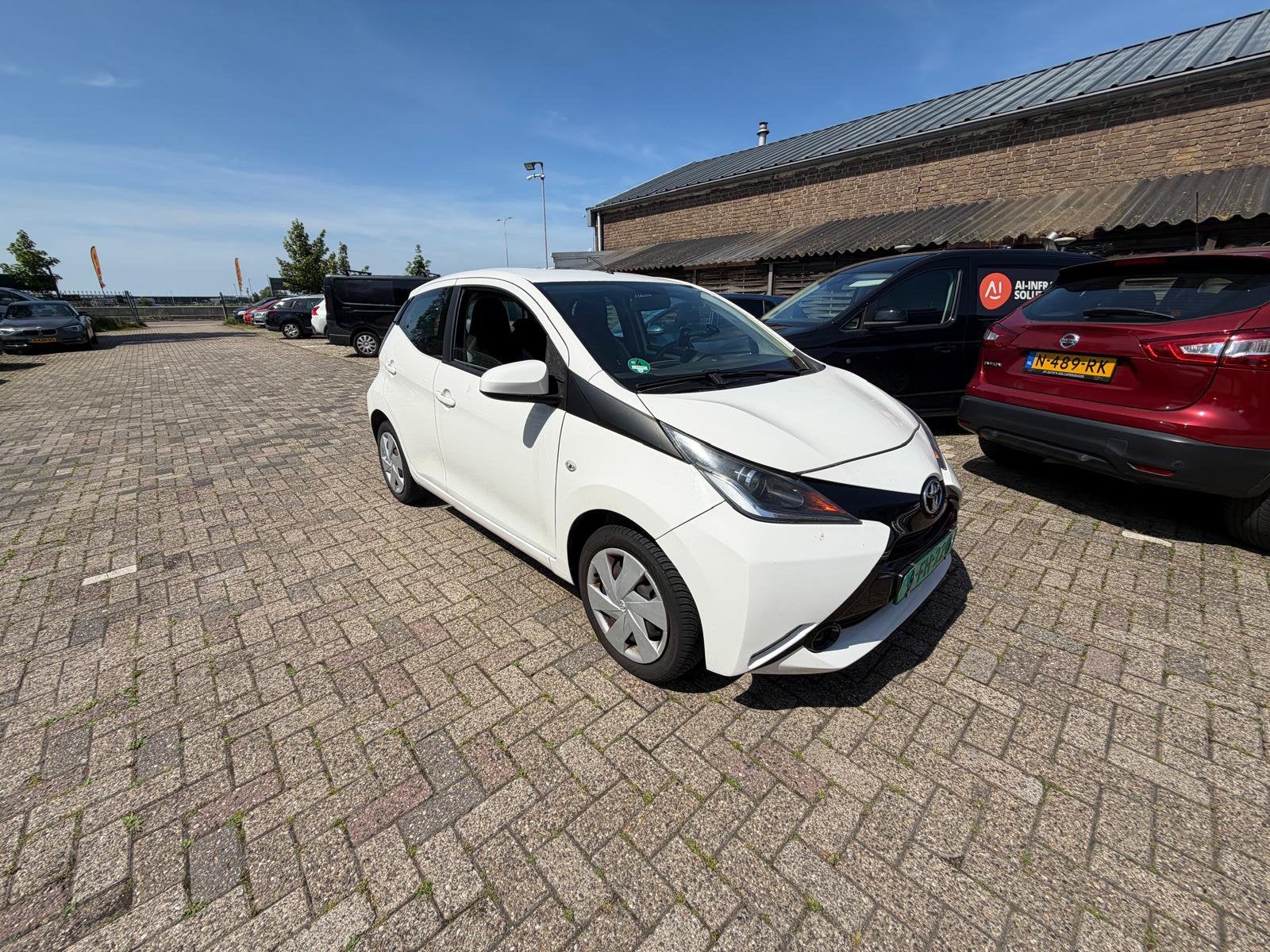 Toyota Aygo 1.0 72PK 2017 | Nw APK | 91dkm | 5D, Voorwielaandrijving, Stof, 4 stoelen, Wit