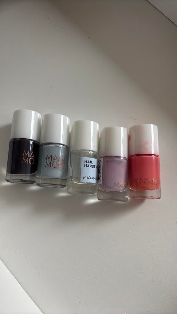 Nagel lak max and more, Ophalen, Zo goed als nieuw, Zwart, Handen en Nagels