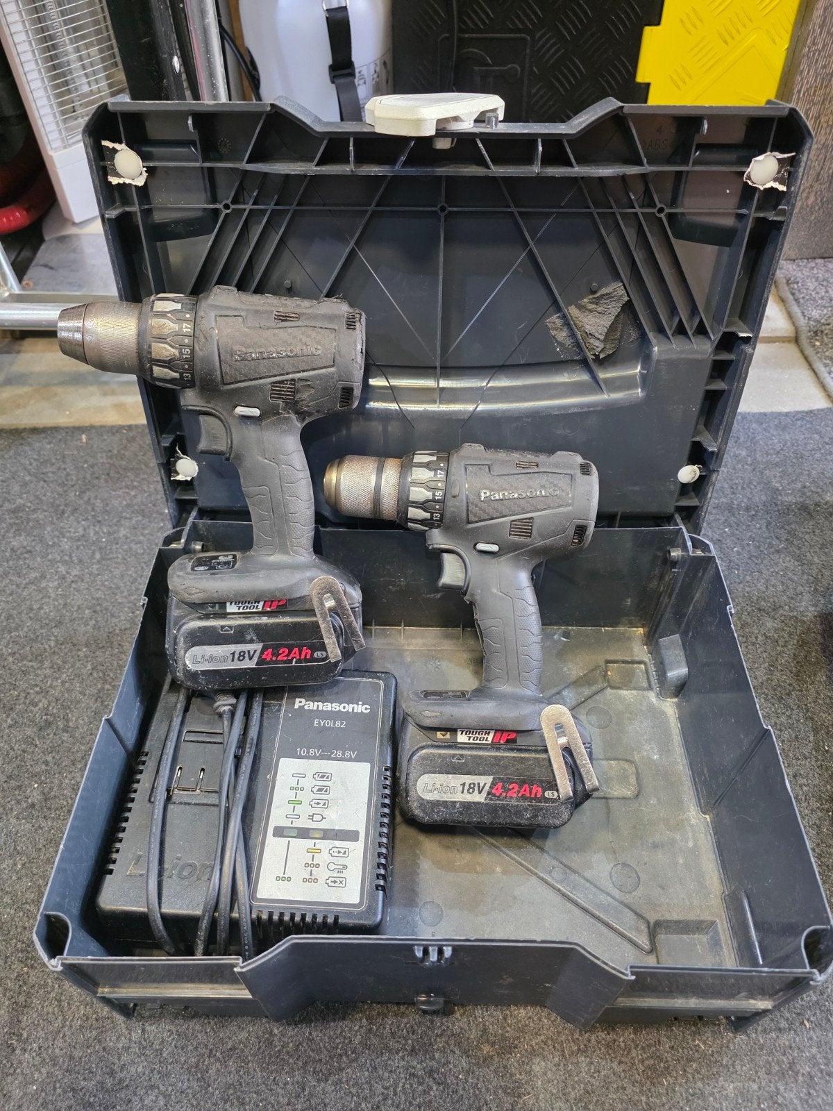 Panasonic boormachines set met 2 accu's en oplader, Doe-het-zelf en Verbouw, Gereedschap | Boormachines, Ophalen of Verzenden