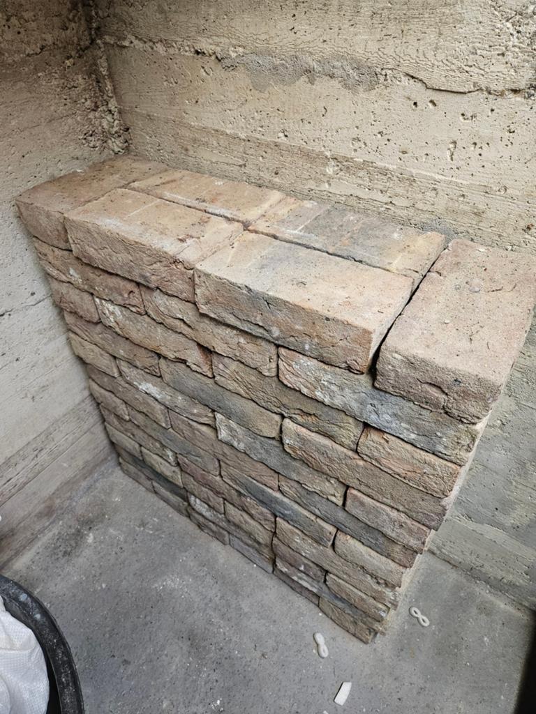 66 handgevormde Belgische klooster moppen.

23x11x7 cm, Ophalen, Bakstenen