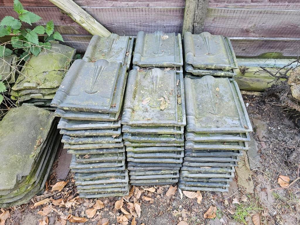 Gratis 100 grijze kruispan dakpannen, Ophalen, Steen of Klei, 15 m² of meer, Dakpannen