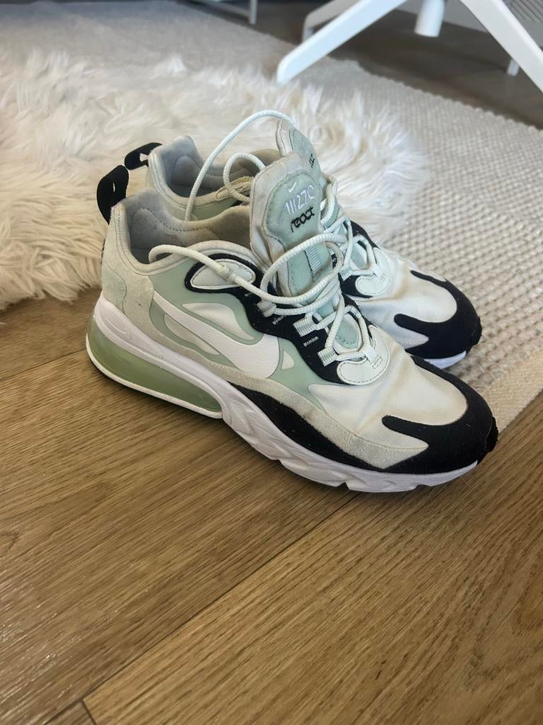 Sportieve nike schoen maat 37.5, Kleding | Dames, Schoenen, Ophalen of Verzenden, Gedragen, Wit, Sneakers of Gympen