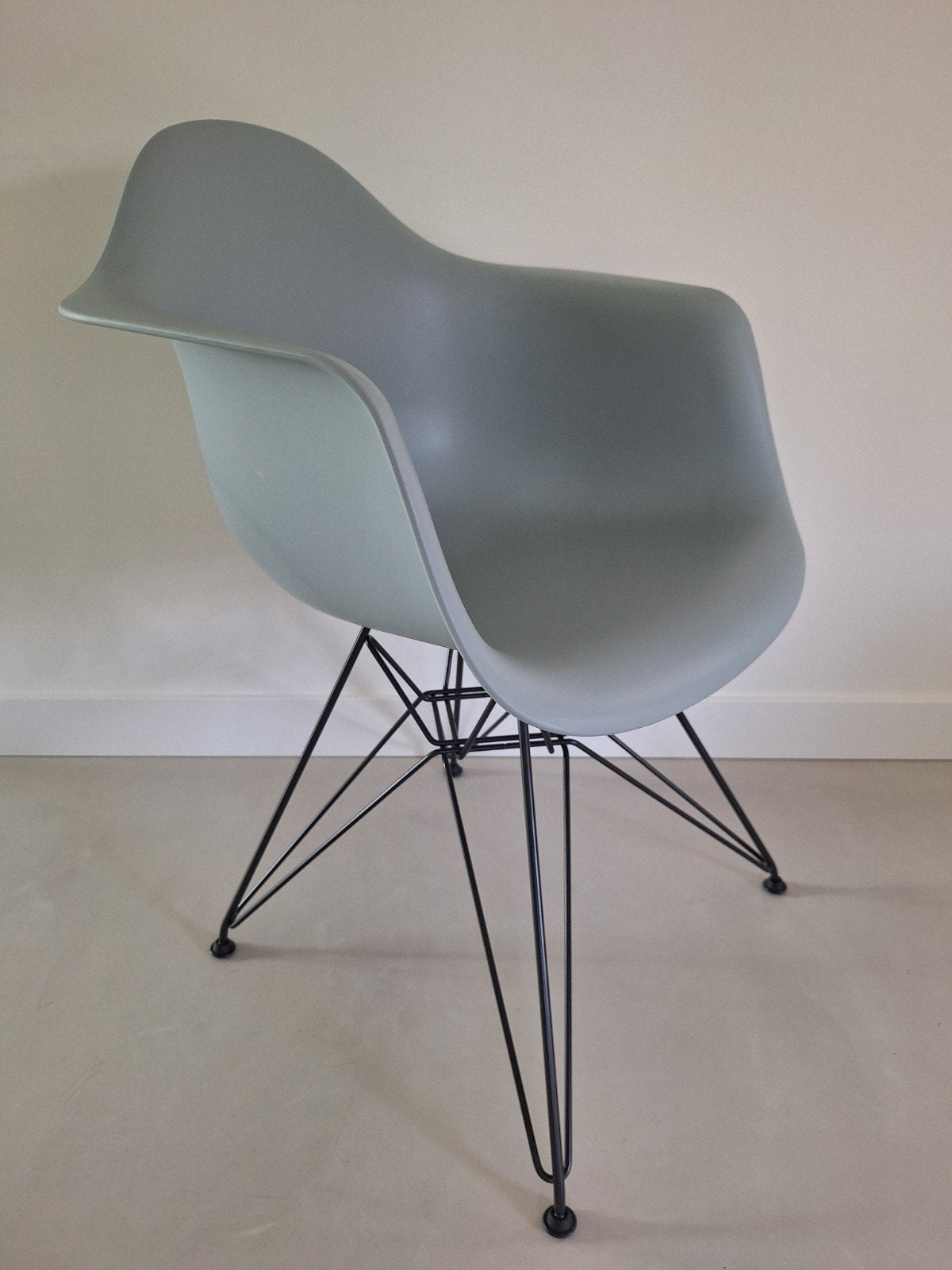 5 vitra eames dar in zeer goede staat!, Huis en Inrichting, Ophalen, Zo goed als nieuw, Grijs, Vijf, Zes of meer stoelen