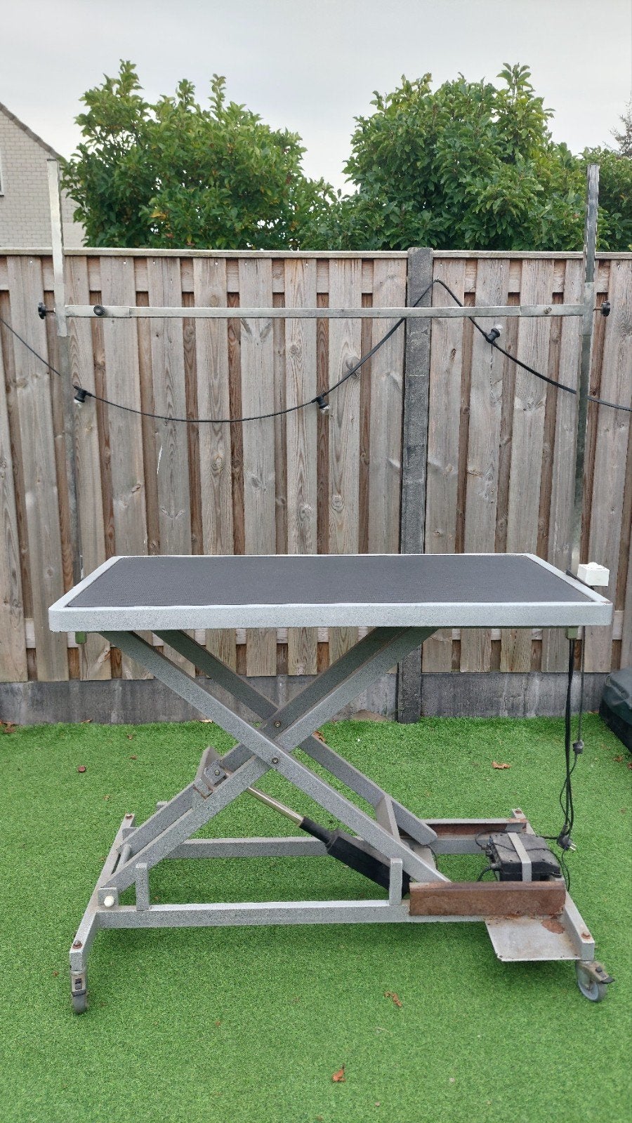 Trimtafel staal met kunstof blad, Ophalen, Gebruikt, Trimtafel