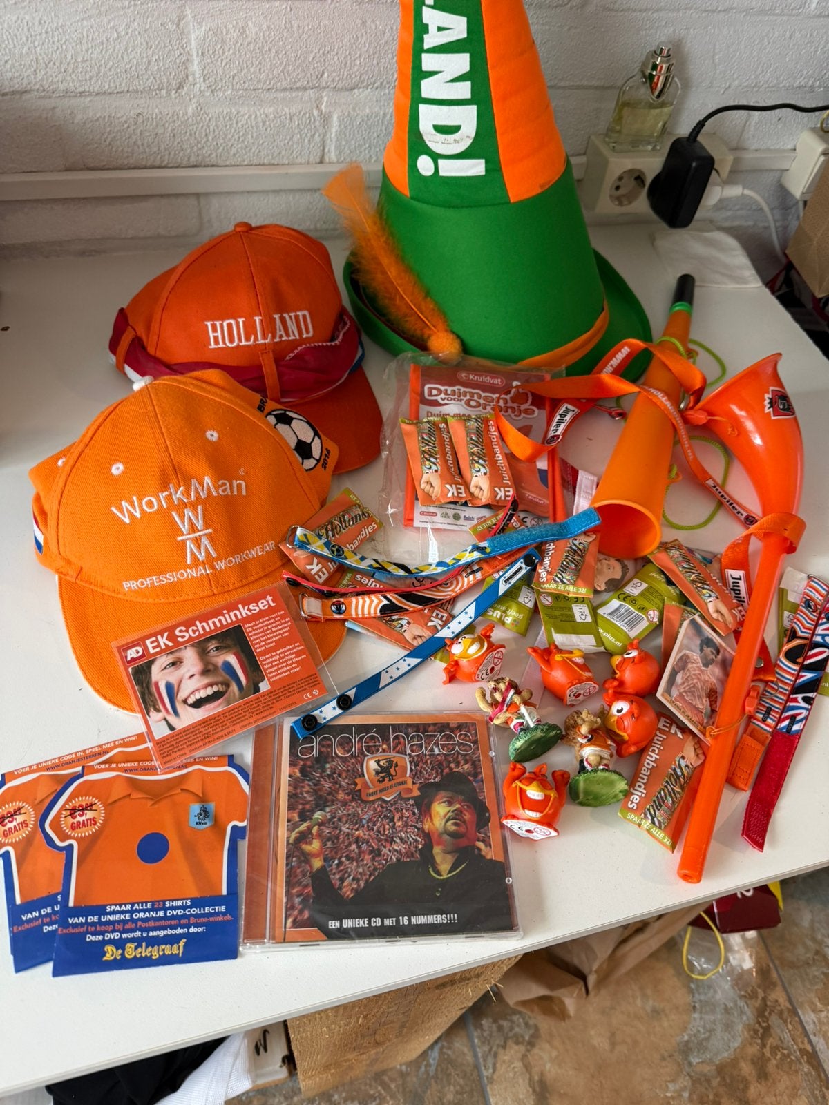 Oranje voetbal attributen. Div toeter juigbandjes popjes, Verzamelen, Ophalen of Verzenden, Nieuw, Overige binnenlandse clubs