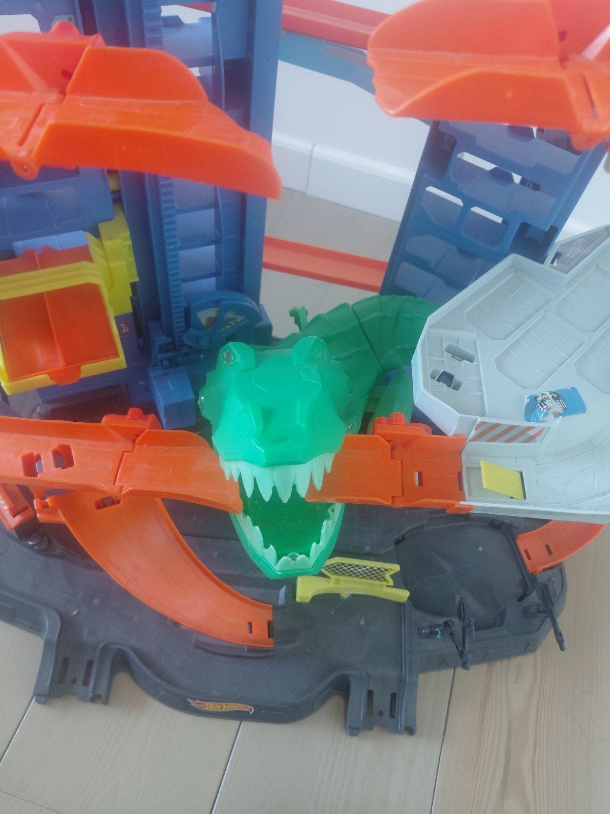 Hot Wheels Ultimate Garage met T-Rex, Ophalen, Gebruikt
