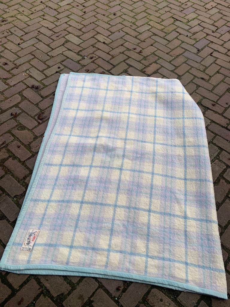 Deken mooie oude wollen één persoons deken, Huis en Inrichting, Ophalen of Verzenden, Zo goed als nieuw