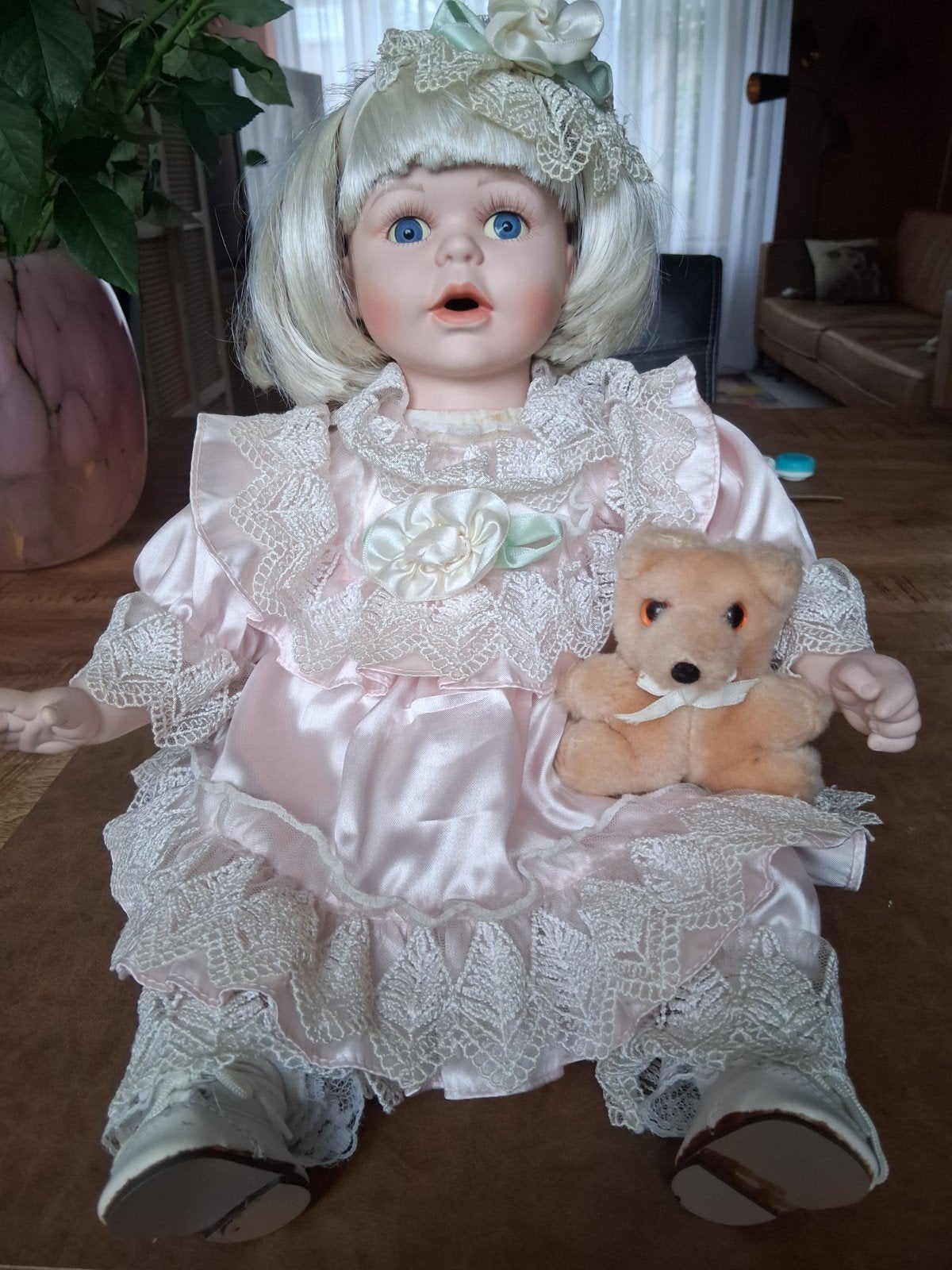 Mayfair Collection Pop uit 1992 met kanten jurk, Ophalen, Gebruikt, Pop