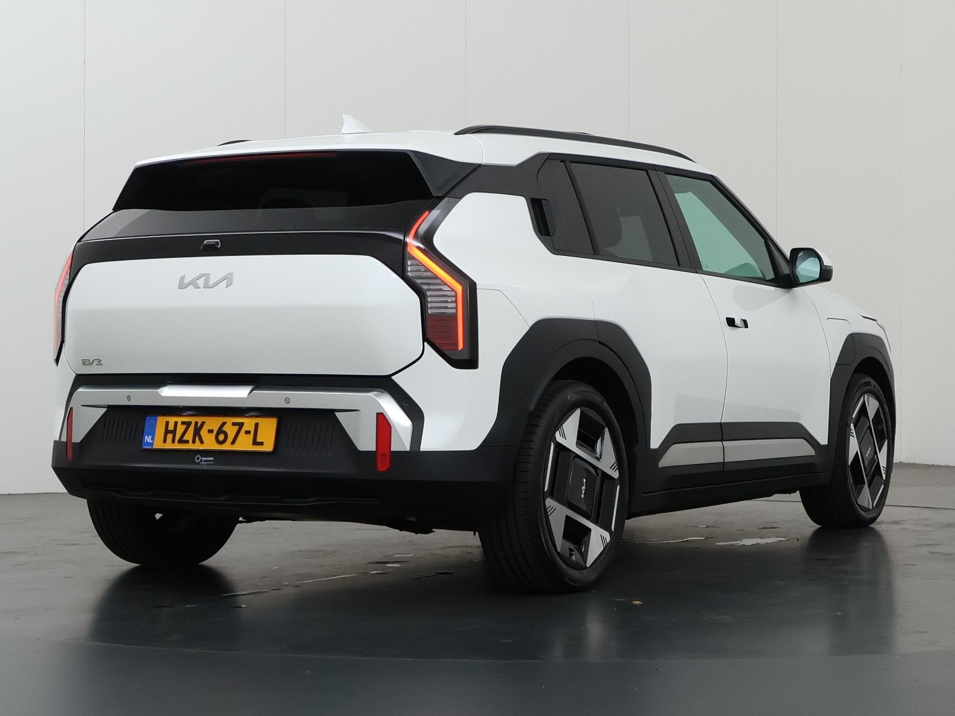 Kia EV3 Plus Advanced 58.3 kWh | Trekhaak | Panoramaschuifda, EV3, Gebruikt, 1700 kg, Wit