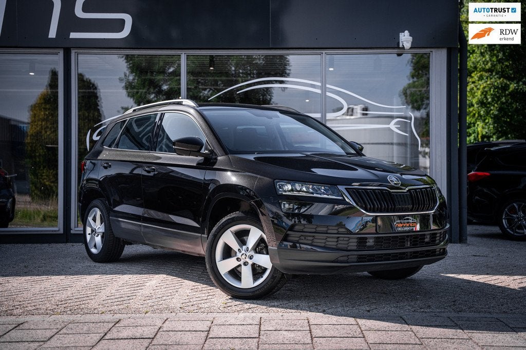 Skoda Karoq 1.5 TSI ACT Style|Trekhaak|Carplay|Camera|Automa, Stof, 4 cilinders, Zwart, Karoq