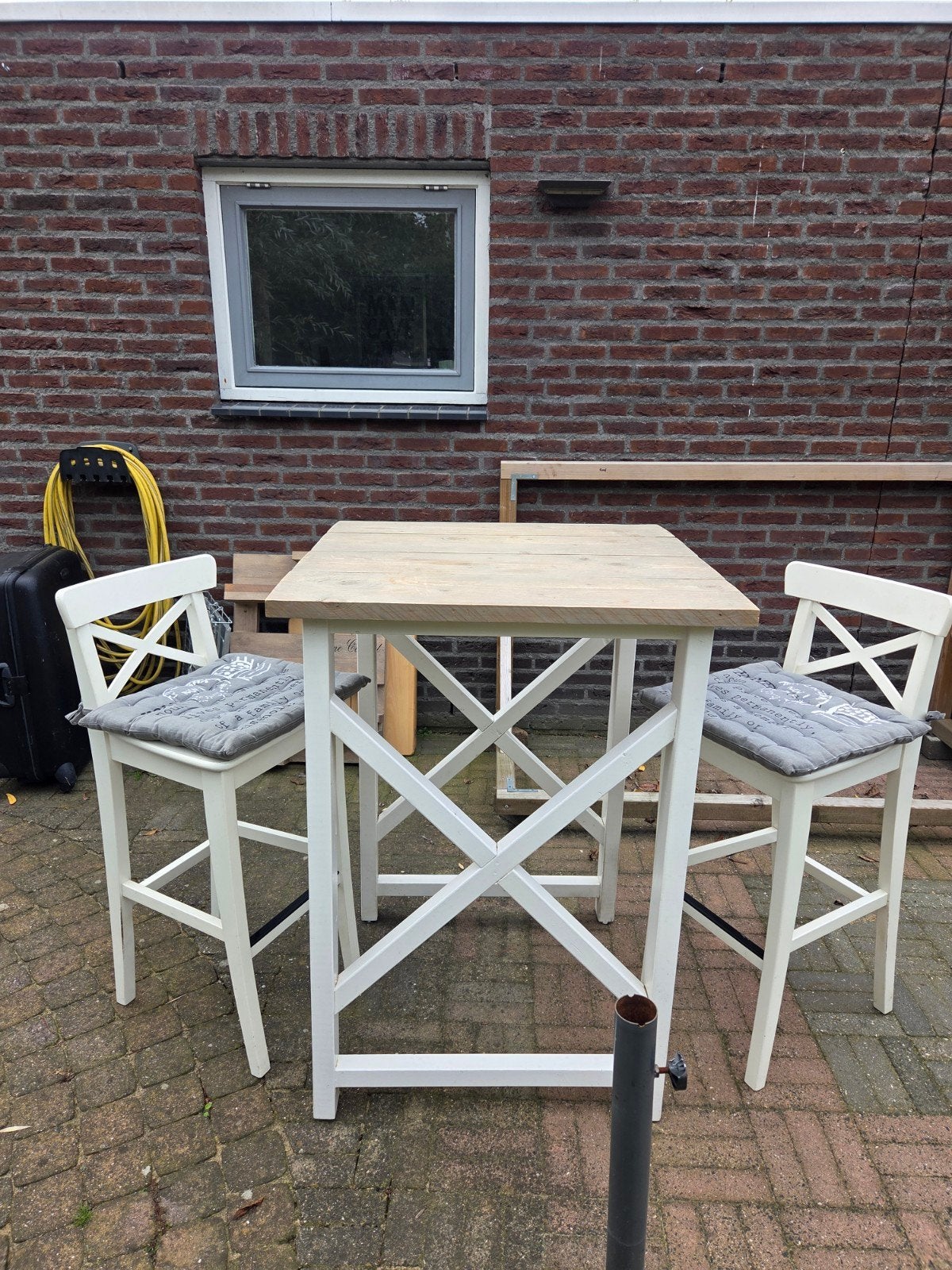 Hoge tafel met twee barkrukken, Ophalen, Gebruikt