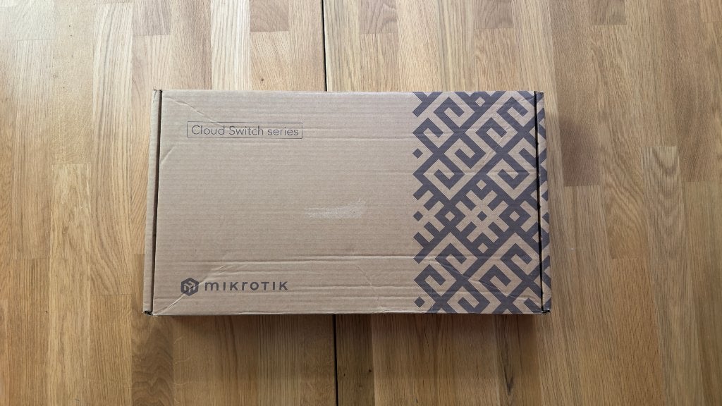 Nieuwe MikroTik CRS326 switch 24x SFP+ 10G en 2x QSFP+ 40G, Ophalen, Nieuw