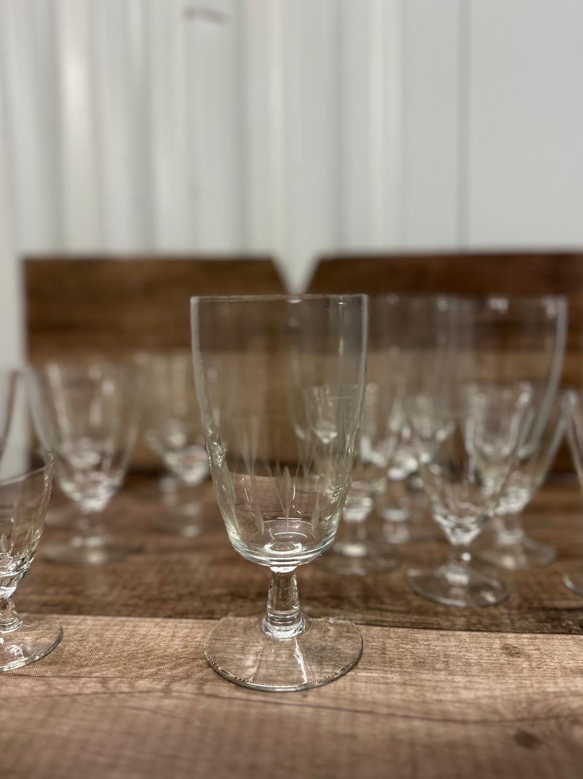 Set van 15 vintage wijnglazen met geslepen decoratie, Ophalen