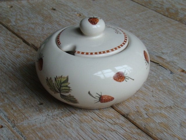 Servies, Jet (by Ter Steege) STRAWBERRY, zo goed als nieuw, Zo goed als nieuw, Overige stijlen, Mok, Ophalen of Verzenden