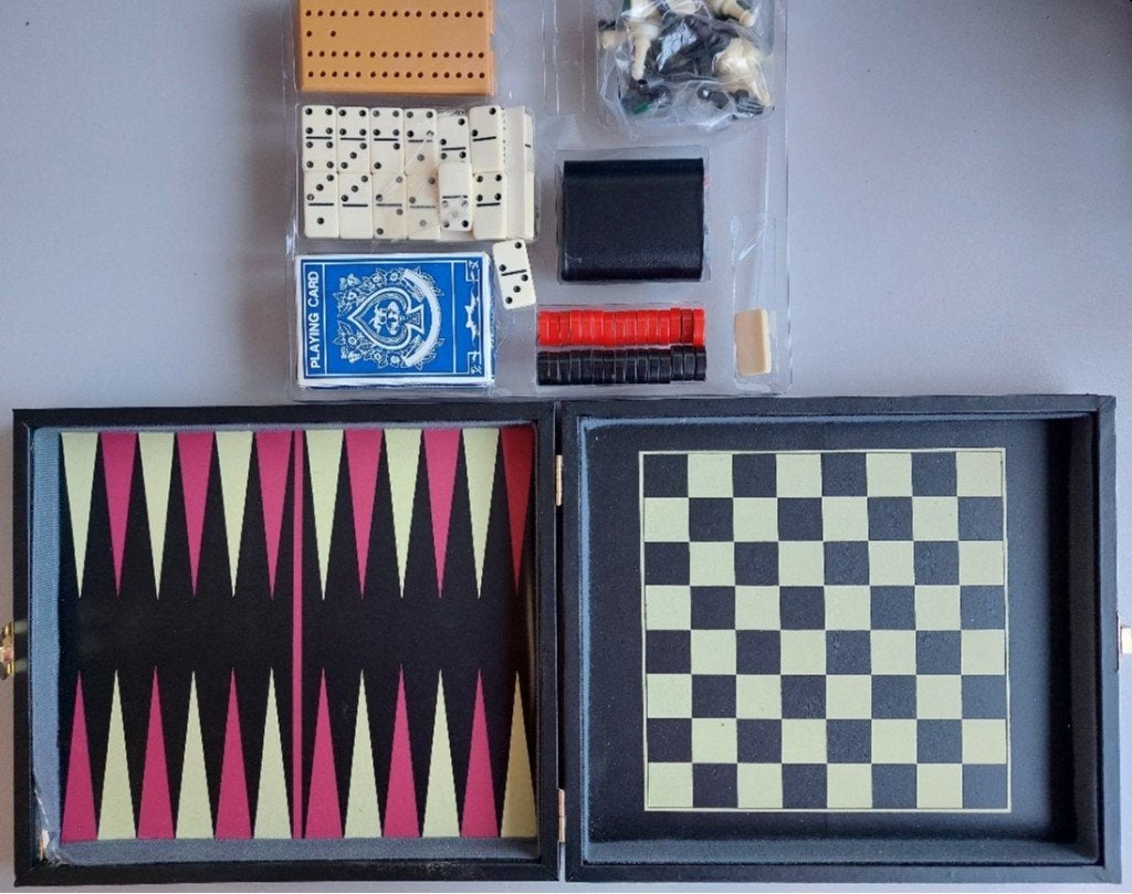 Backgammon, 6 in een 1 game op reisformaat, Een of twee spelers, Ophalen of Verzenden, Zo goed als nieuw, Reisspel