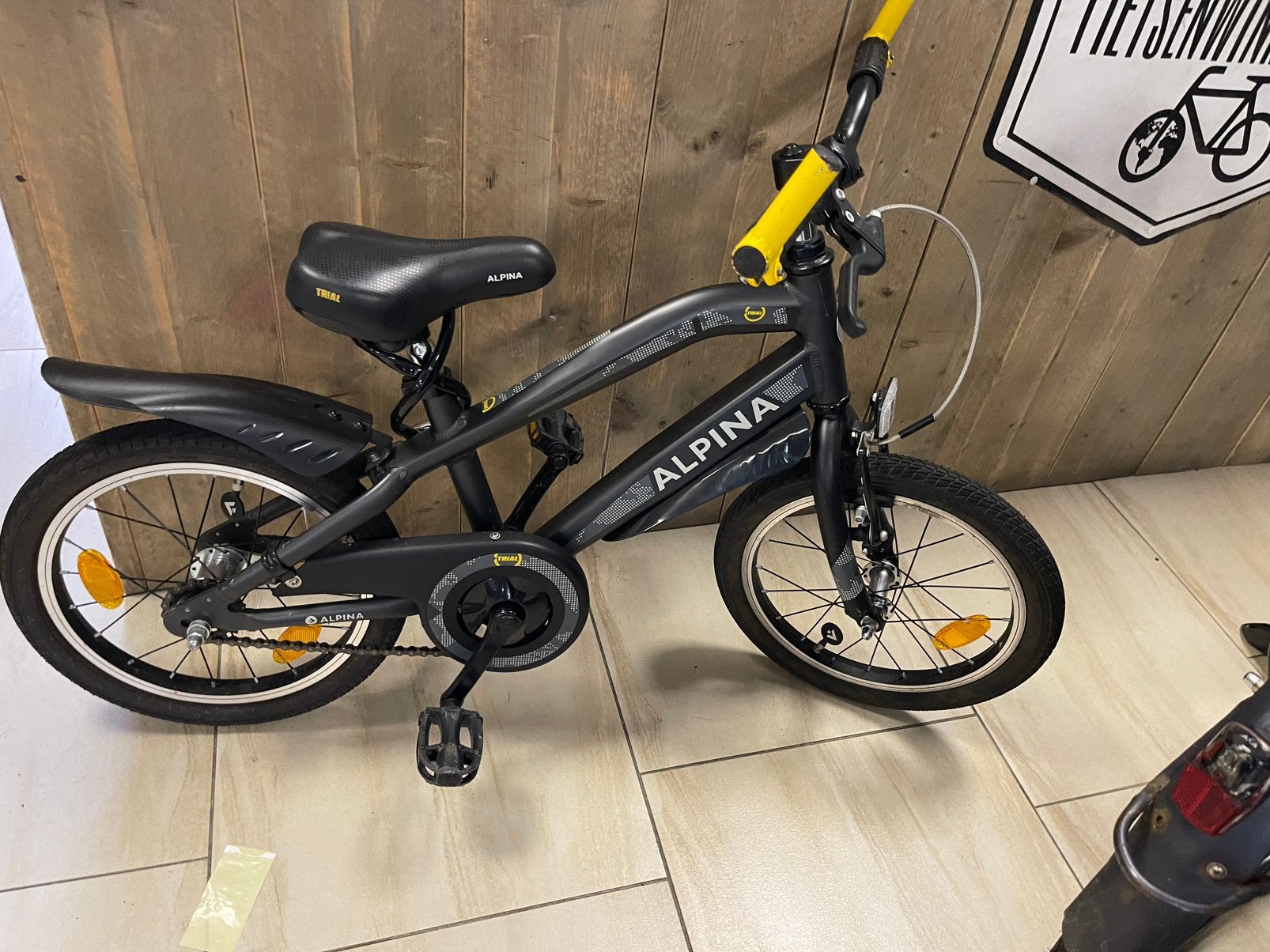 Alpina trial 16 inch zo goed als nieuw, Fietsen en Brommers, Fietsen | Kinderfietsjes, Ophalen, O, O, Zo goed als nieuw