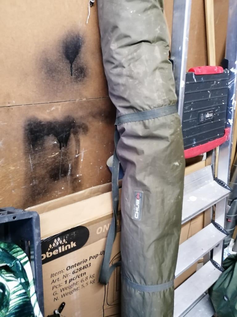 Chub Brolly - Ideaal voor beginnende karpervissers, Watersport en Boten, Ophalen, Gebruikt