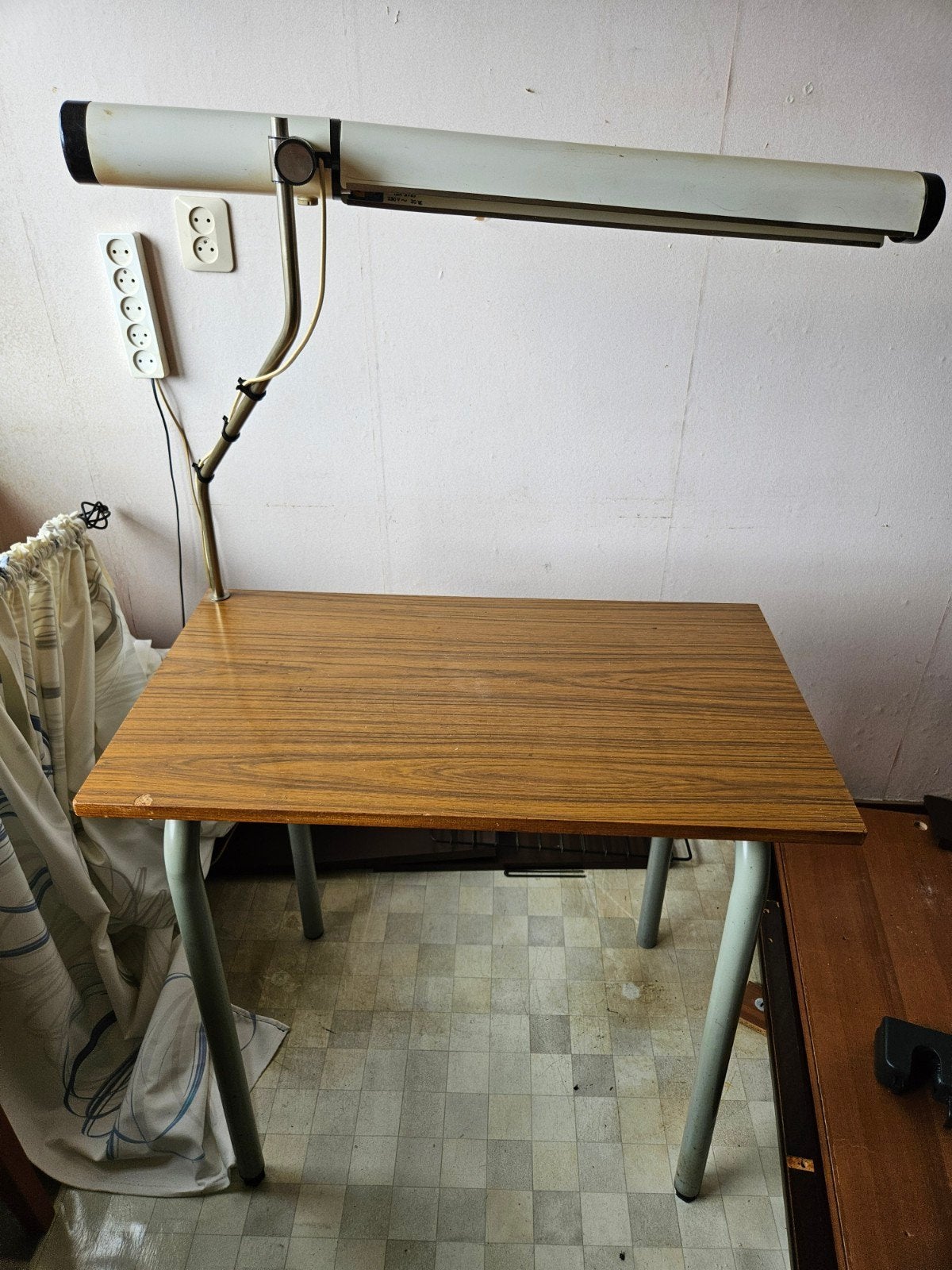 bureau met lamp, Doe-het-zelf en Verbouw, Tekentafels, Ophalen