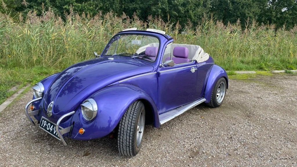 Paarse Volkswagen Kever oldtimer (1972), foto 9
