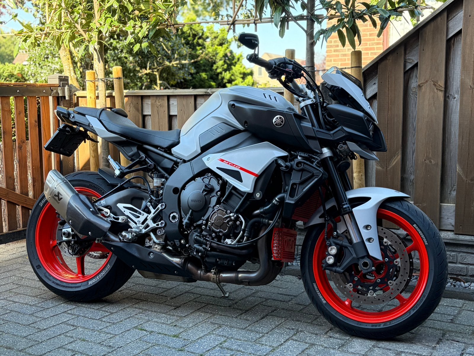 Yamaha MT-10 2021 NL Motor Akrapovic Quicksift Cruise ABS, Motoren, Occasion, Motorrijbewijs A, Bedrijf, Meer dan 35 kW