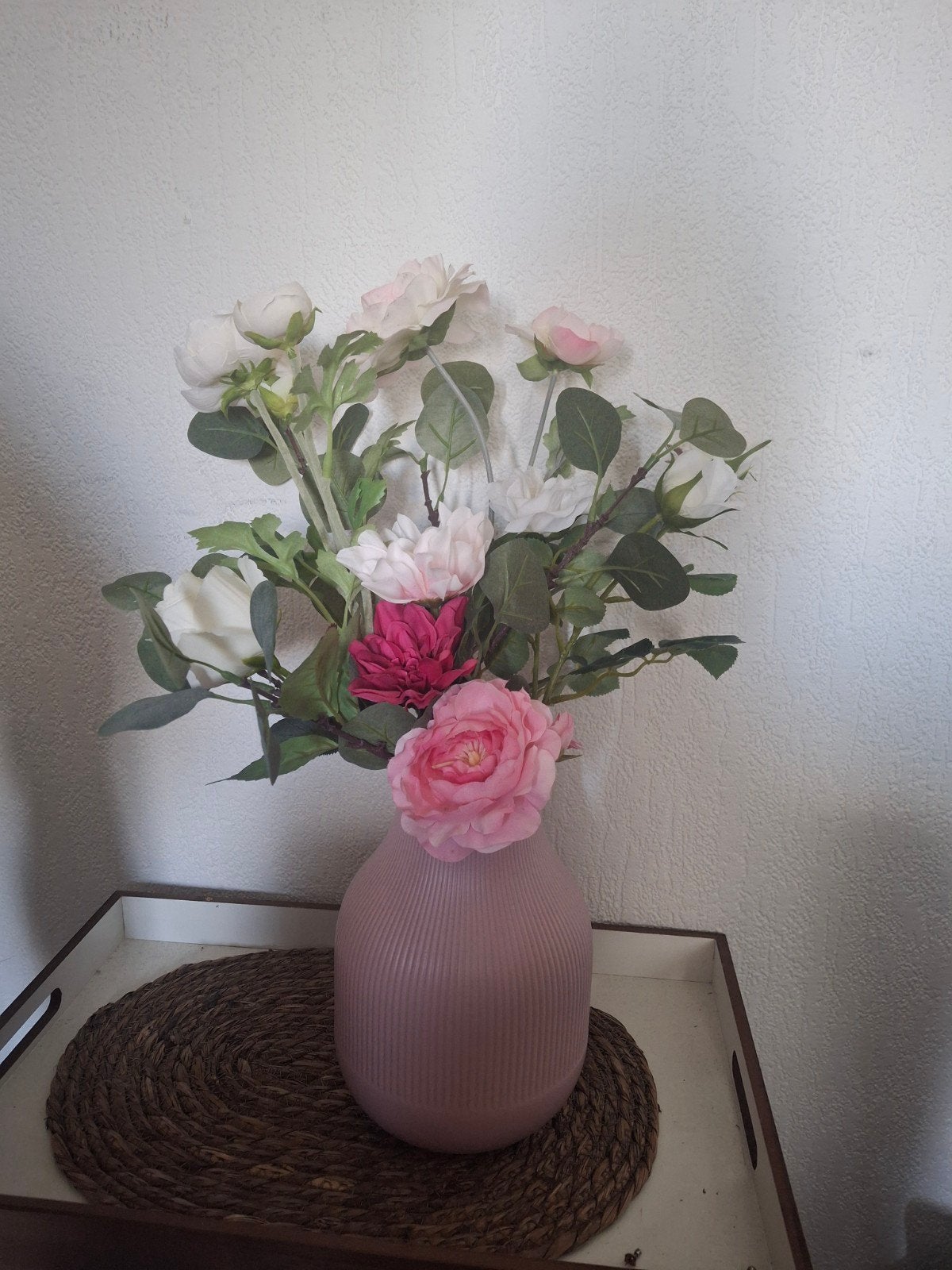 Pot met zijde bloemen - Roze en witte kunstbloemen, Ophalen, Binnen, Zijde, Zo goed als nieuw