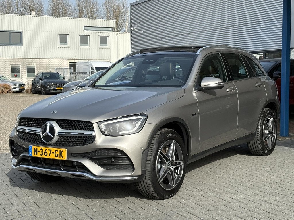 Mercedes-Benz GLC-klasse 300e 4MATIC Premium Plus | Panorama, Auto's, Automaat, 14 kWh, Gebruikt, 4 cilinders