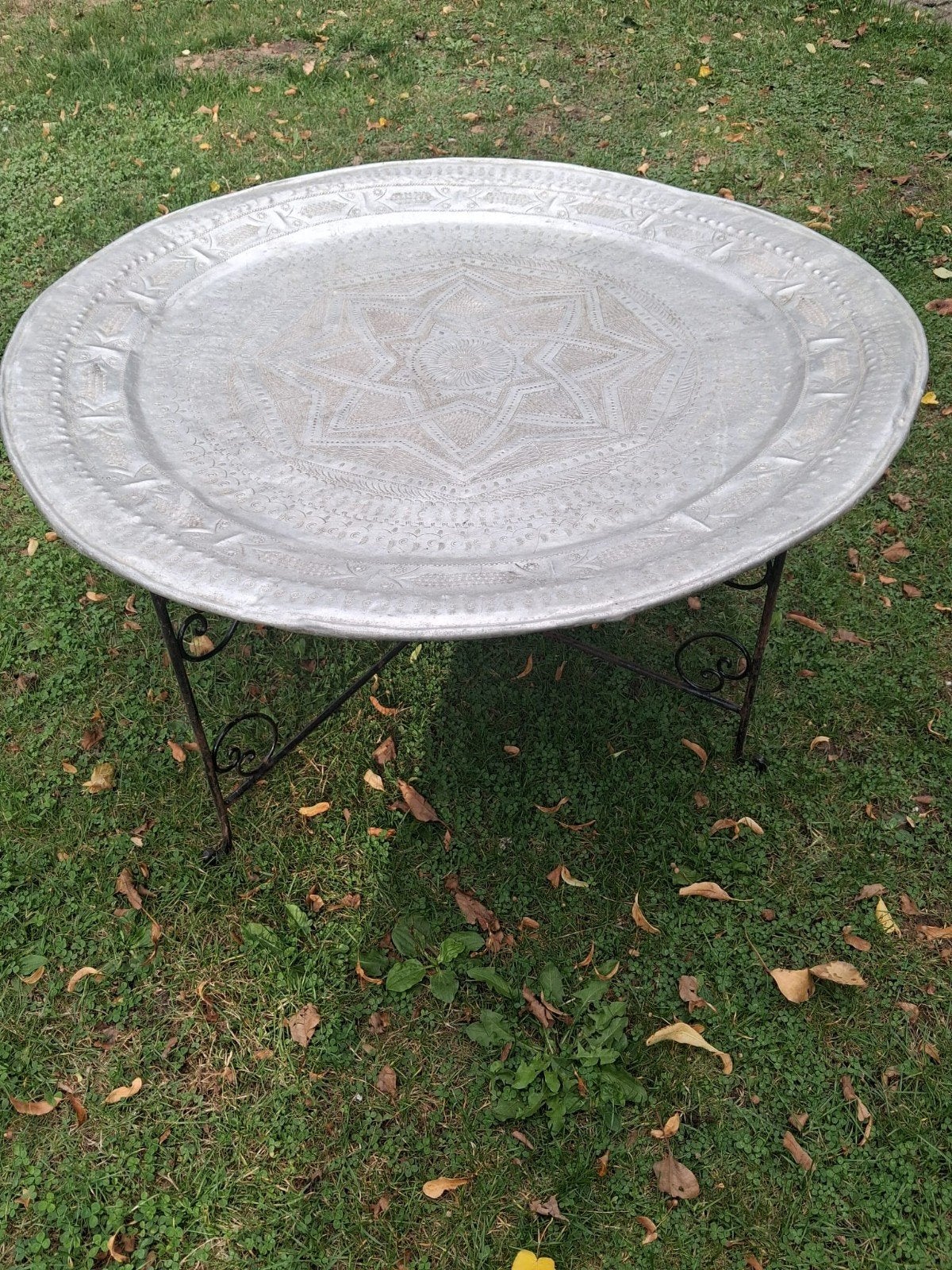 Marokaanse dienbladtafel met smeedijzeren onderstel, Ophalen, Gebruikt, 50 tot 100 cm, Rond