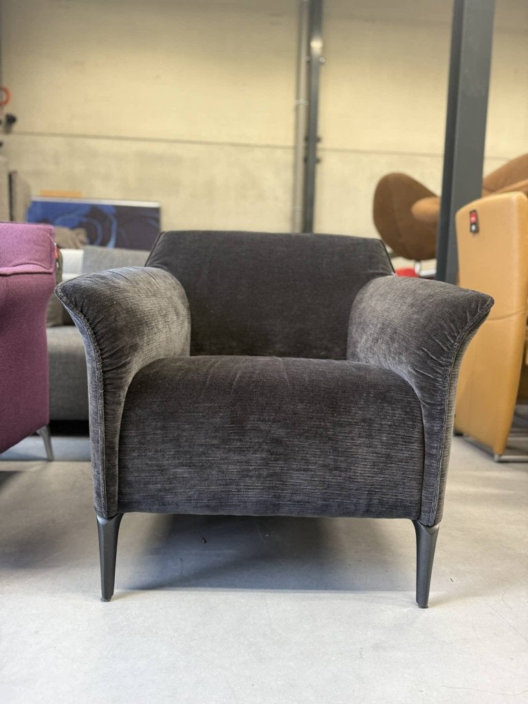 Nieuw Leolux Mayon Fauteuil zwart stof design stoel velour, Huis en Inrichting, Leolux, Info@leolux.nl, Nieuw, 75 tot 100 cm