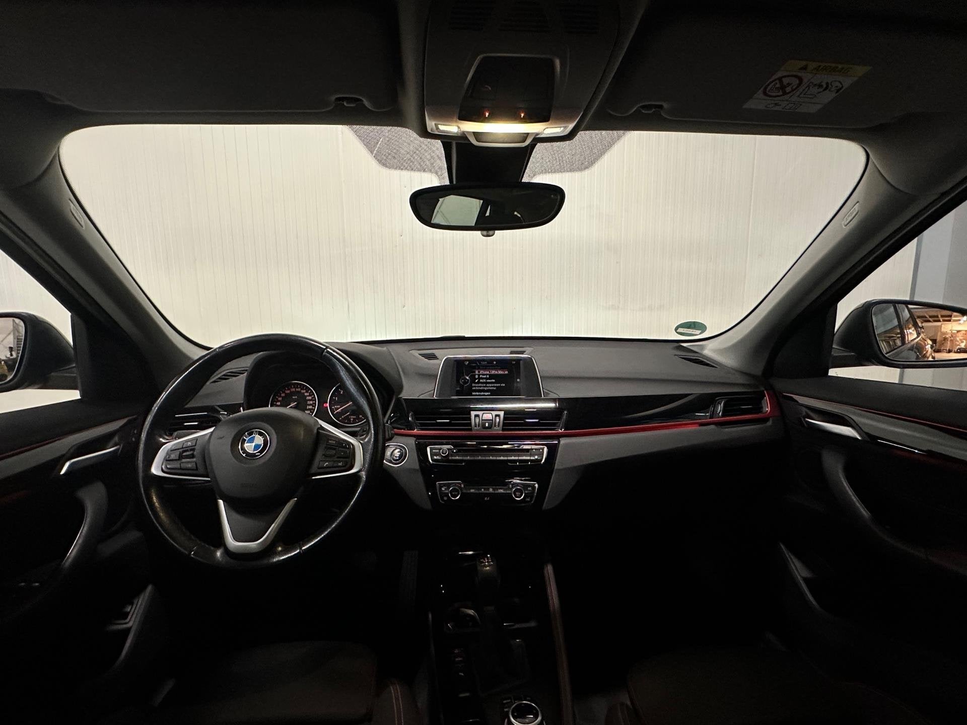 BMW X1 SDrive18i Executive | NAP | TREKHAAK | SHADOW LINE |, 136 pk, Gebruikt, Euro 6, Automatische klimaatregeling