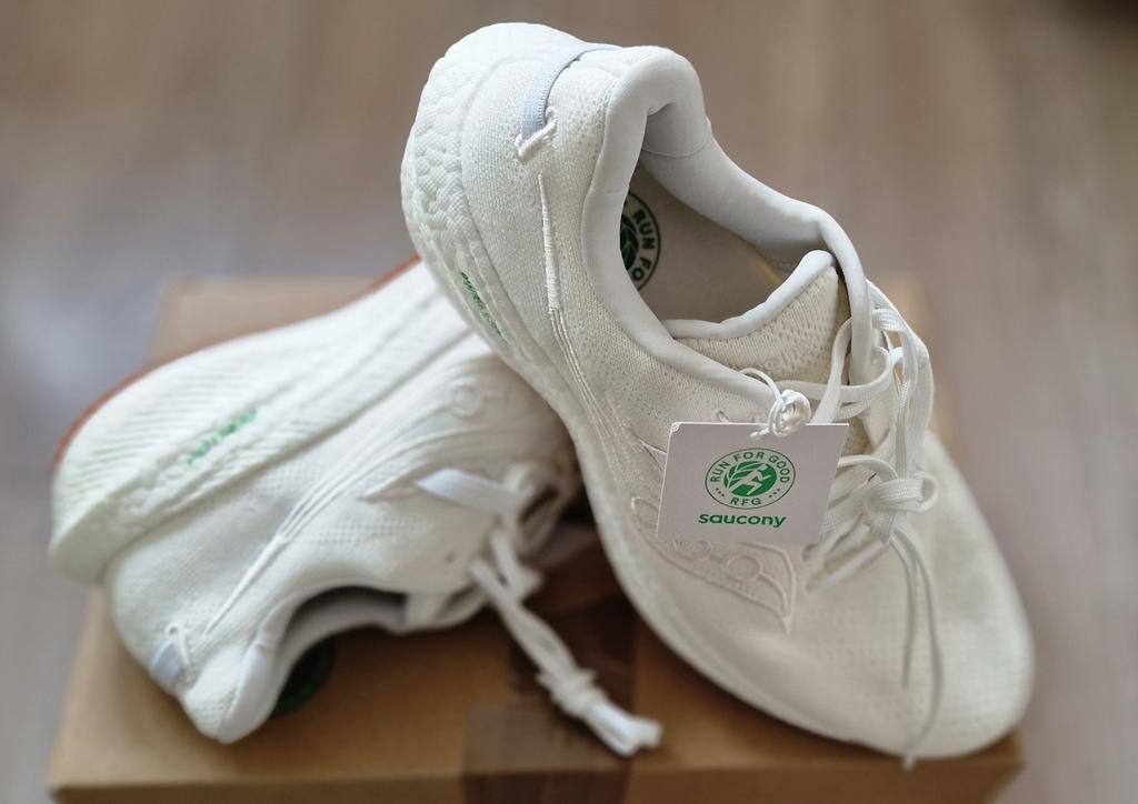 Saucony Triumph RFG nieuwe in doos 44,5 hardloopschoenen, Ophalen of Verzenden, Nieuw, Hardloopschoenen, Saucony