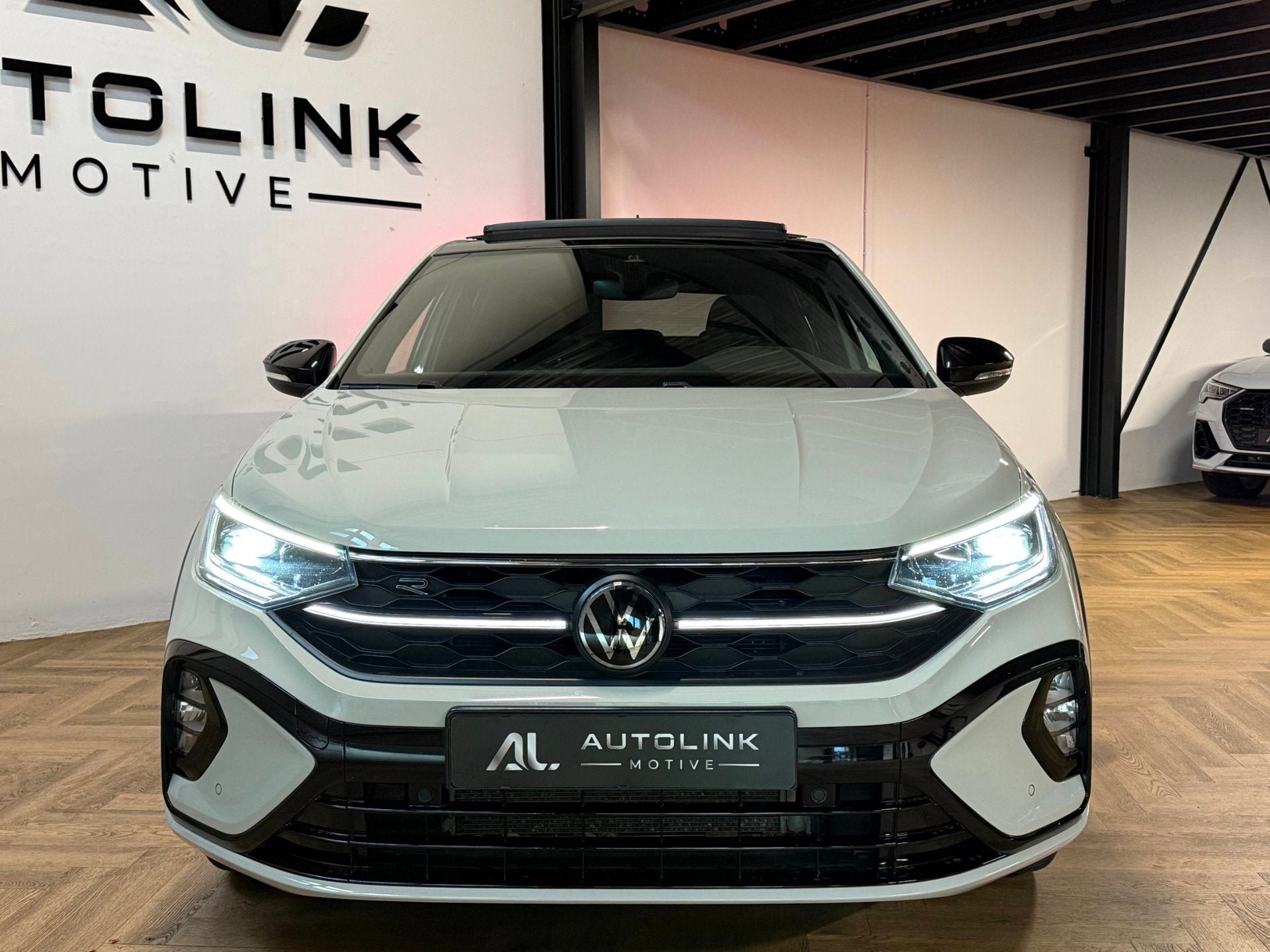 Volkswagen Taigo 1.5 TSI 3xR-Line PANO CAM CARPLAY IQ Ascot, Automaat, Dealer onderhouden, Stof, Gebruikt