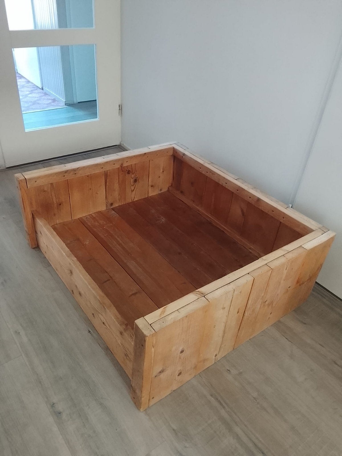 Gratis grote stijgerhouten hondenmand, Ophalen of Verzenden, Zo goed als nieuw, Overige