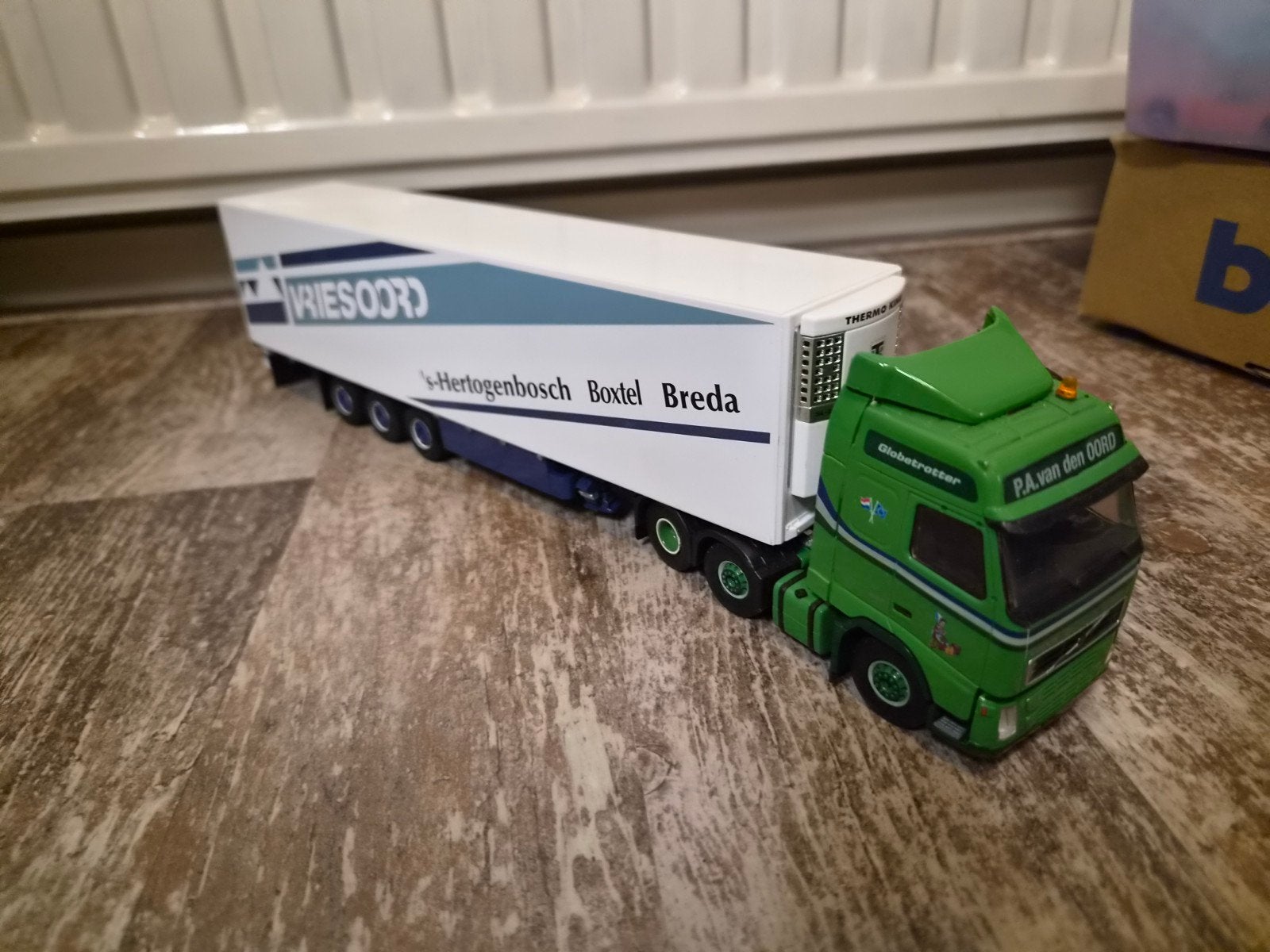 tekno volvo fh 3 6x2 voorloper  vriesoord, Verzenden, Zo goed als nieuw, Bus of Vrachtwagen, Herpa