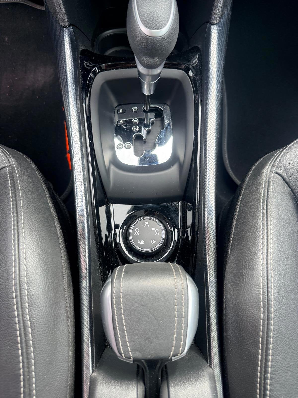 Peugeot 2008 1.2 PureTech Allure|Full optie|Nieuwe distribut, 1199 cc, 610 kg, Wit, Bedrijf