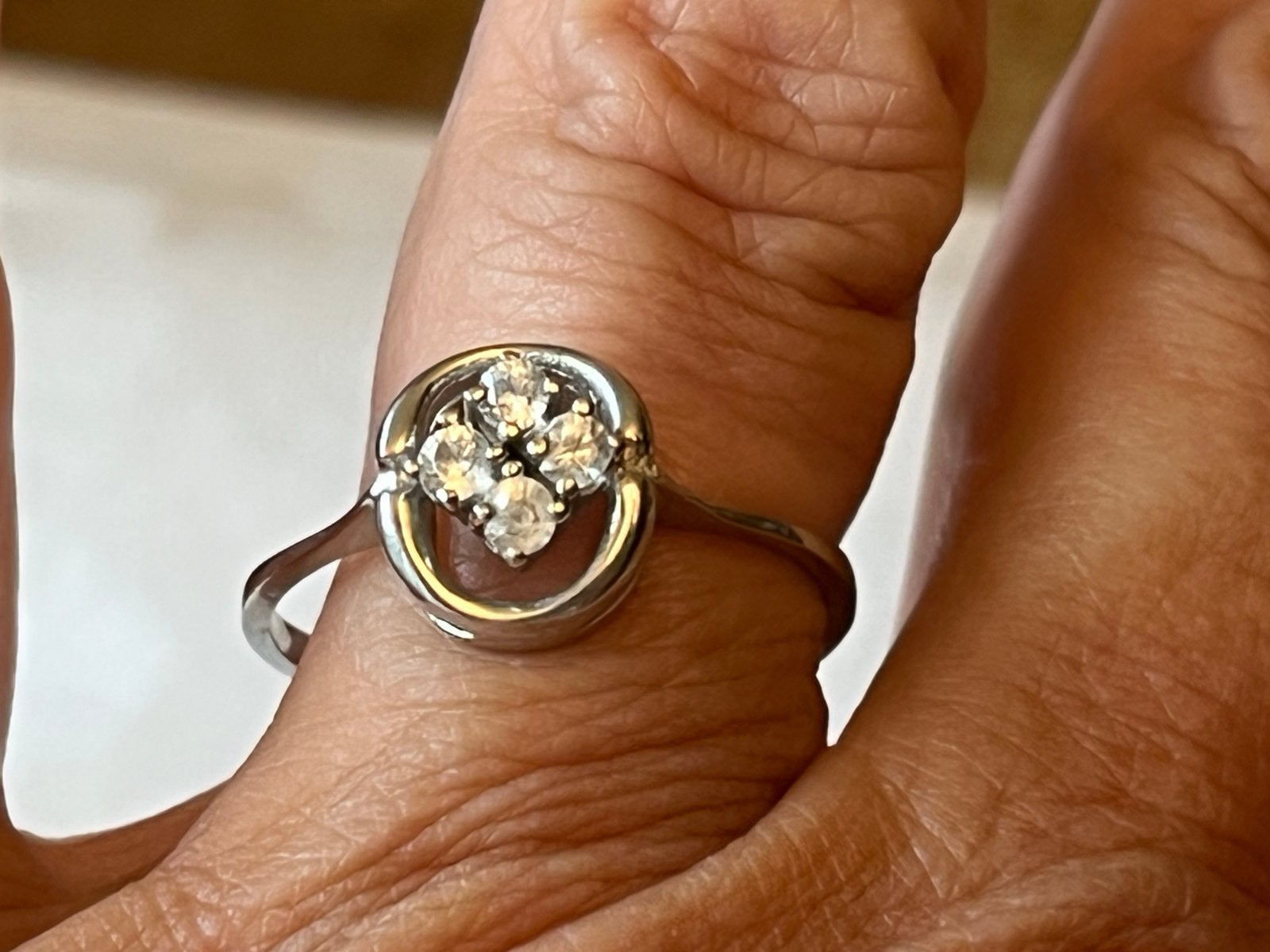 Witgouden ring met heldere diamant, 14 CT, maat 18,25, 18 tot 19, Verzenden, Wit, Zo goed als nieuw